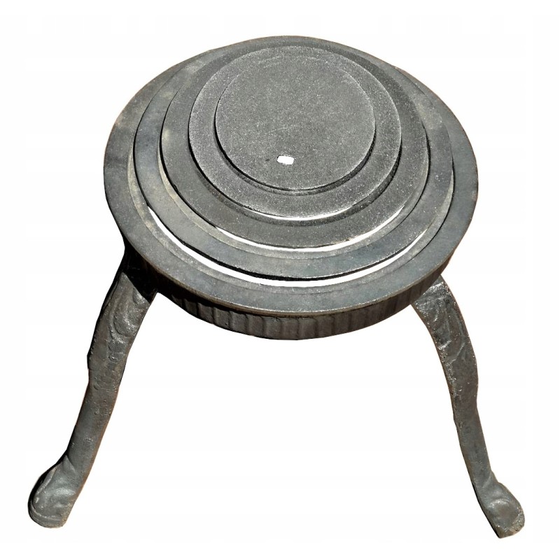 Trikojis stovas su fejerverkais iš 28 cm ketaus puodo