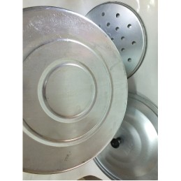 Cinkuotas katilas, kurio skersmuo 36 cm. + dangtelis ir sietelis