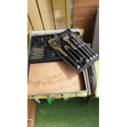 7 dalių kepsninės reikmenų rinkinys, kepsninės žnyplės, mentelė, kasimo šakės prijuostė, pirštinė ir druskos purtyklė, kepsninės