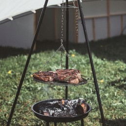 Grilis su anglimis --&gt, grotelės kabantys virš židinio