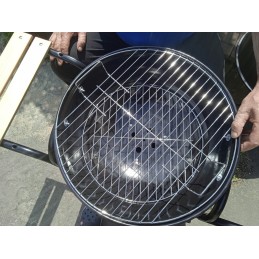 Sodo grilis su dangteliu ant ratukų