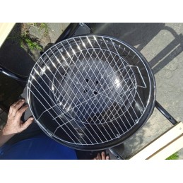 Sodo grilis su dangteliu ant ratukų