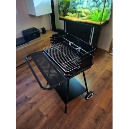 Sodo kepsninė su kepsnine ir reguliuojamomis grotelėmis, dviem didelėmis lentynomis, grilis su lentynomis