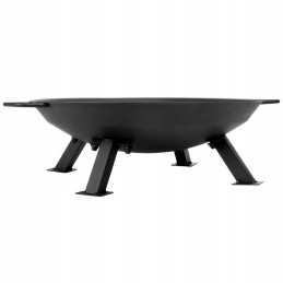 Sodo židinys su metalinėmis pokerio rankenomis