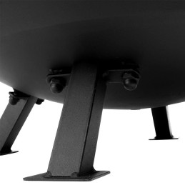 Sodo židinys su metalinėmis pokerio rankenomis