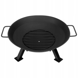 Sodo židinys su metalinėmis pokerio rankenomis