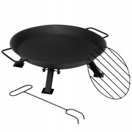 Sodo židinys su metalinėmis pokerio rankenomis