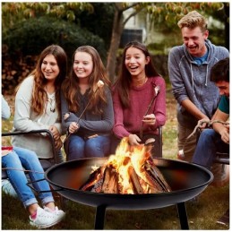 Sodo židinys su metalinėmis pokerio rankenomis