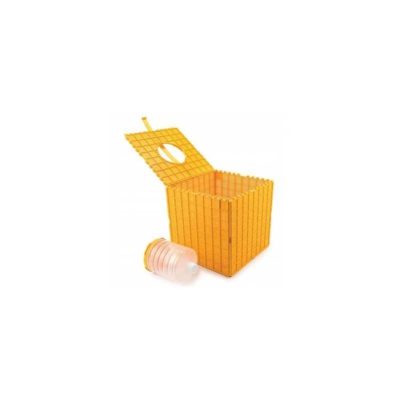 Daugiadėžė bitėms vežti su plastikine girdykle