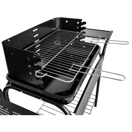 Sodo grilis su metalinėmis lentynomis, reguliuojamais grotelių ratukais