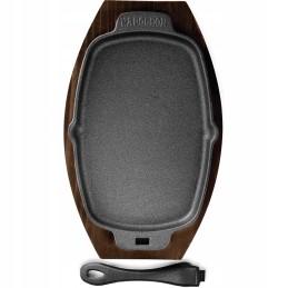 Napoleono ketaus lėkštė ant serviravimo lentos