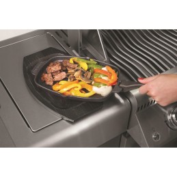 Napoelon pro ketaus keptuvė su mediniu padėklu