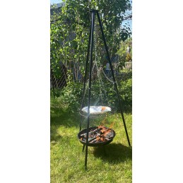 Sodo kepsninė, pakabinamas trikojis, laužavietė laužui