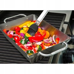 Aukštai perforuota kepimo skarda su „Broil King“ plieno grotelėmis