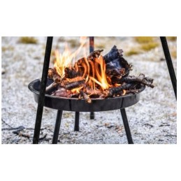 Sodo kepsninė, pakabinamas trikojis, laužavietė laužui