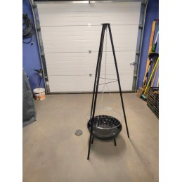 Sodo kepsninė, pakabinamas trikojis, laužavietė laužui