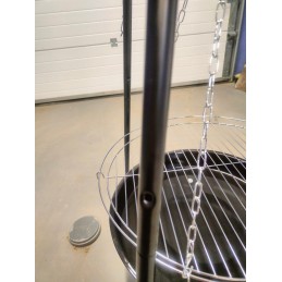 Sodo kepsninė, pakabinamas trikojis, laužavietė laužui