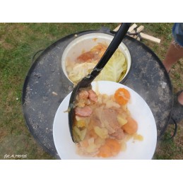 Emaliuotas ketaus katilas, 8 litrų, virš ugnies