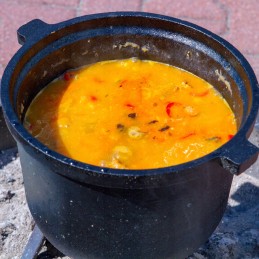 Ketaus medžioklinis puodas, 7l, laužui, vengriški kepsniai