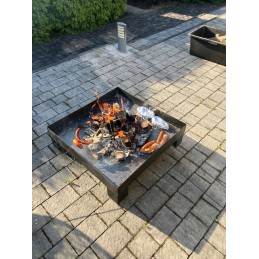 Sodo židinys 80 x 80 cm, didelė židinio grilis