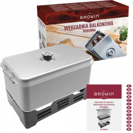 Šeimos balkono rūkykla su trimis rudomis grotelėmis