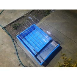 Plastikinis dangtelis 600x400x140 su rūgštims atspariu krepšeliu