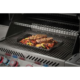 Keramikinė keptuvė ir vištienos stovas