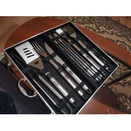 Metaliniai kepsninės indai solidiame lagamine - 18 bbq elementų, didelė viskas-dėžutė :)