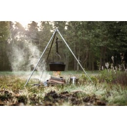 Trikojis virš židinio petromax