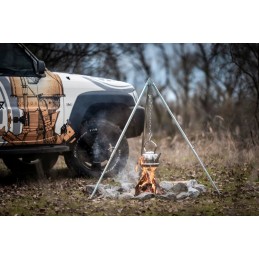 Trikojis virš židinio petromax