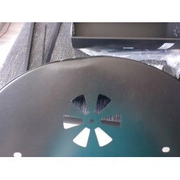 Sodo kepsninė su anglimis su termometro dangteliu ir lentynomis sklypui