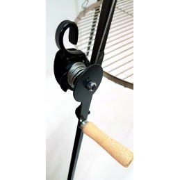 Jie neturi antikorozinės dangos, tokios kaip chromas, nikelis ar cinkas, kurios gali patekti į maistą iš kepsninės ir kelti pavo