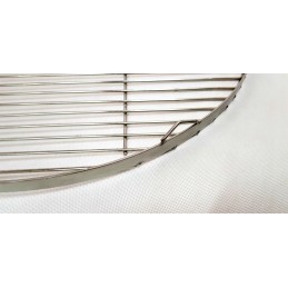 Jie neturi antikorozinės dangos, tokios kaip chromas, nikelis ar cinkas, kurios gali patekti į maistą iš kepsninės ir kelti pavo