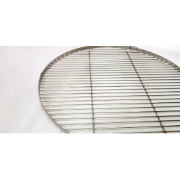 Jie neturi antikorozinės dangos, tokios kaip chromas, nikelis ar cinkas, kurios gali patekti į maistą iš kepsninės ir kelti pavo