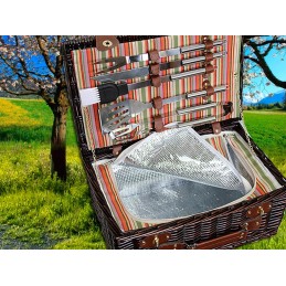 Pikniko krepšelis su kepsninės reikmenimis