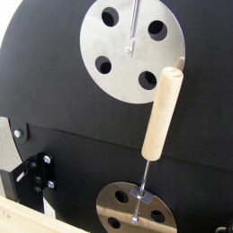 Didelės sodo anglies kepsninės su medinėmis lentynomis, uždenkite termometru