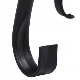 Mozaikinis židinys su mėlynos ir baltos spalvos stalu