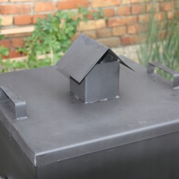 Plieninė sodo rūkykla 50 cm su durelėmis ir kaminu