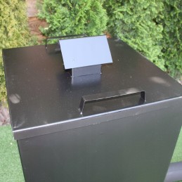 Sodo metalinė rūkykla su dūmų aparatu