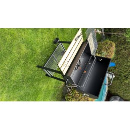 Didelė sodo kepsninė su anglimis, 2 grotelės, termometras, pelenų keptuvė, lentynos + dangtis