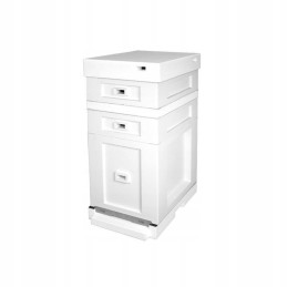 Paprastas, nedažytas Varšuvos avilys žemu dugnu.