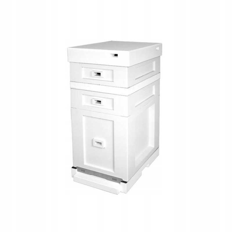 Paprastas, nedažytas Varšuvos avilys žemu dugnu.