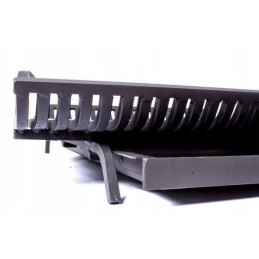 Stovimos grotelės su pelenų keptuvėje