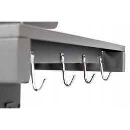 Anglies grilis su didelės talpos dangteliu ant ratukų, plačiomis lentyninėmis grotelėmis