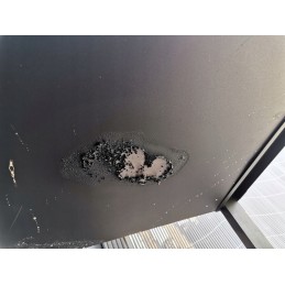 Anglies grilis su didelės talpos dangteliu ant ratukų, plačiomis lentyninėmis grotelėmis