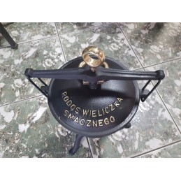 5 litrų ketaus puodas su bronzos priedu.