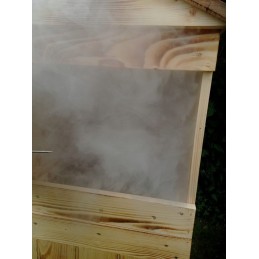 Dviejų kamerų medinė sodo rūkykla su kaminu