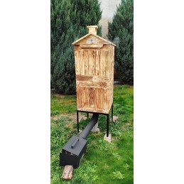 Dviejų kamerų medinė sodo rūkykla su kaminu