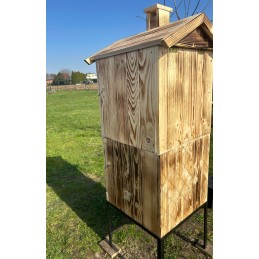 Dviejų kamerų medinė sodo rūkykla su kaminu