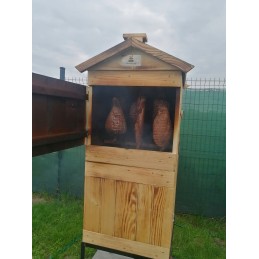 Dviejų kamerų medinė sodo rūkykla su kaminu